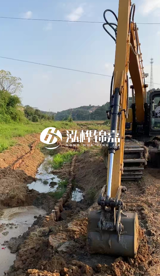 青島河道清淤專業(yè)施工-水挖機(jī)清淤適合哪些河道狀況？